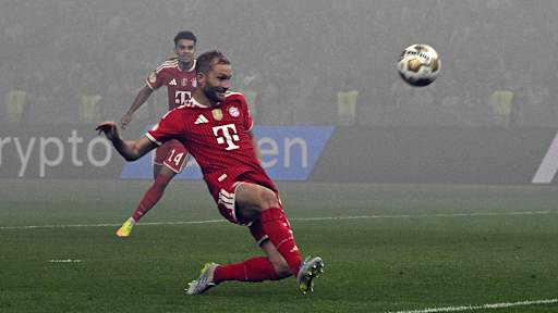 Konrad Laimer schließt ab im DFB-Pokal-Finale zwischen dem FC Bayern und dem VfB Stuttgart.