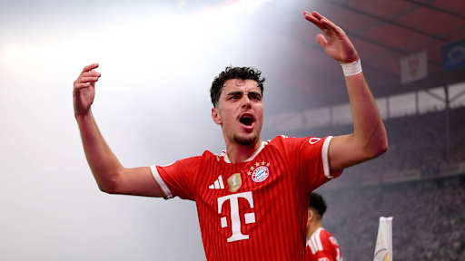 Aleksandar Pavlovic bejubelt das Tor zum 2:0 im DFB-Pokal-Finale zwischen dem FC Bayern und dem VfB Stuttgart.