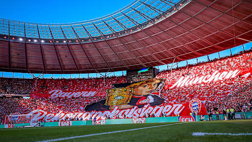 Die Choreografie der FC Bayern-Fans vor dem DFB-Pokal-Finale gegen den VfB Stuttgart.