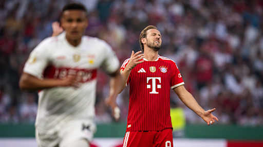 Harry Kane ärgert sich im DFB-Pokal-Finale zwischen dem FC Bayern und dem VfB Stuttgart.