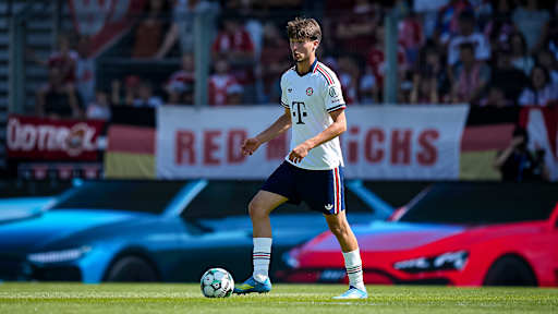 Spielbild aus dem Testspiel des FC Bayern in der Sommervorbereitung auf die Saison 2026/27 beim SV Wehen Wiesbaden