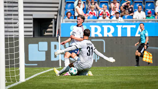 Spielbild aus dem Testspiel des FC Bayern in der Sommervorbereitung auf die Saison 2026/27 beim SV Wehen Wiesbaden