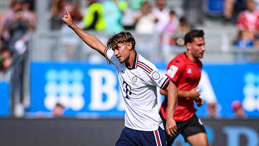 Spielbild aus dem Testspiel des FC Bayern in der Sommervorbereitung auf die Saison 2026/27 beim SV Wehen Wiesbaden
