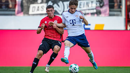 Spielbild aus dem Testspiel des FC Bayern in der Sommervorbereitung auf die Saison 2026/27 beim SV Wehen Wiesbaden