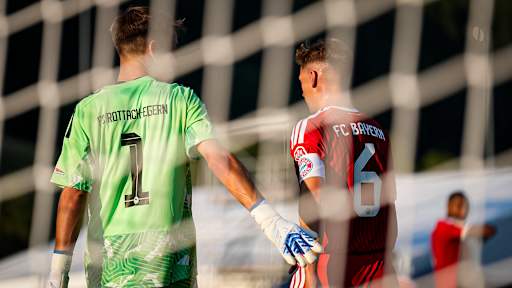 Spielszene aus dem Trainingsspiel des FC Bayern beim FC Rottach Egern in der Sommervorbereitung 2026/27 am Tegernsee