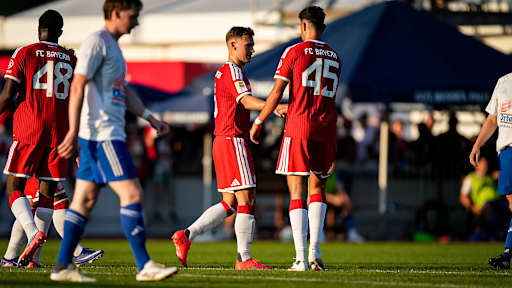Spielszene aus dem Trainingsspiel des FC Bayern beim FC Rottach Egern in der Sommervorbereitung 2026/27 am Tegernsee
