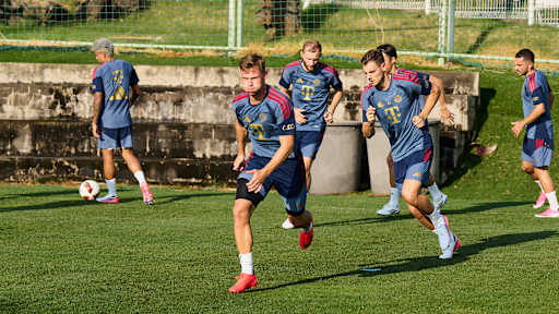 Joshua Kimmich sprintet im Training des FC Bayern