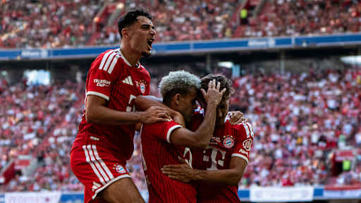 Spieler des FC Bayern bejubeln ein Tor im Telekom Cup