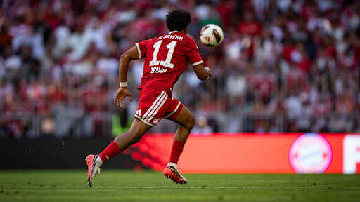 Nathaniel Brown rennt im Telekom Cup einem Ball hinterher