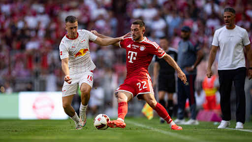 Arijon Ibrahimovic im Zweikampf mit Brijan Gruda im Telekom Cup