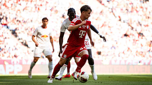 Tim Binder im Zweikampf mit Castello Lukeba im Telekom Cup