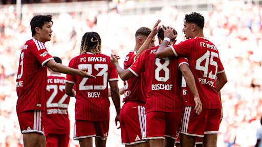 Spieler des FC Bayern bejubeln ein Tor im Telekom Cup