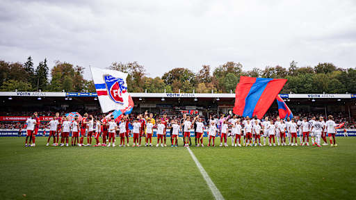 Teamaufstellung des 1. FC Heidenheim und des FC Bayern vor dem Testspiel