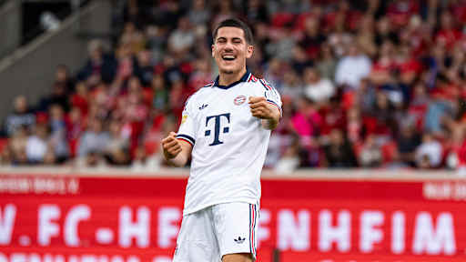Felipe Chavez bejubelt ein Tor im Testspiel gegen Heidenheim