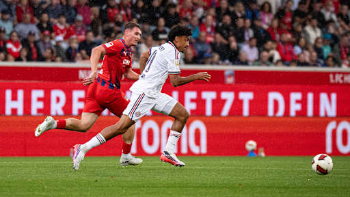 Nathaniel Brown rennt im Spiel gegen Heidenheim
