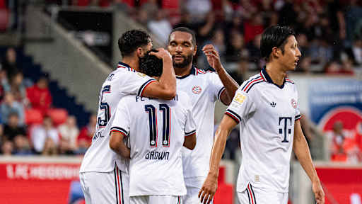 FC Bayern Spieler bejubeln ein Tor gegen Heidenheim