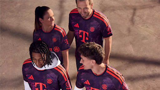 Zadrazil, Kane, Olise und Bischof im neuen CL-Trikot des FC Bayern