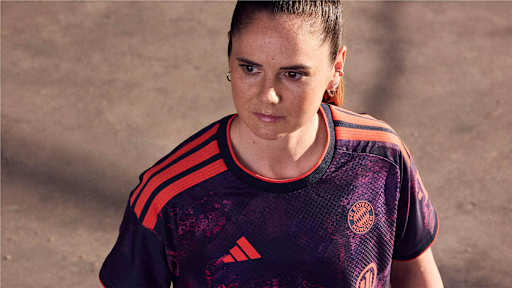 Zadrazil im neuen CL-Trikot des FC Bayern