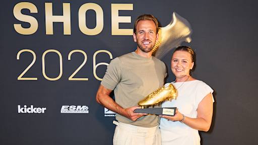 Harry Kane und seine Frau Katie mit dem goldenen Schuh