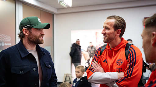 Leon Draisaitl und Harry Kane im Gespräch