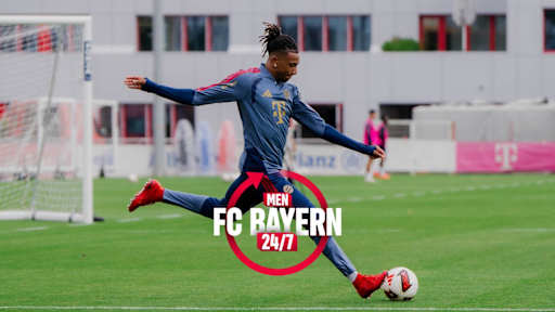 FC Bayern Logo auf Hometrikot 2025-26