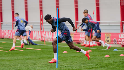 Alphonso Davies rennt im Training des FC Bayern