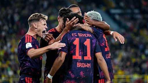Joshua Kimmich, Nathaniel Brown und Co. jubeln während des Franz Beckenbauer Supercups 2026 zwischen Borussia Dortmund und dem FC Bayern