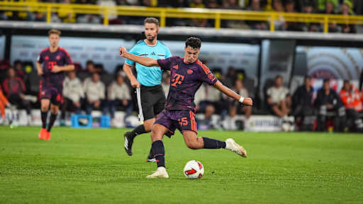 Aleksandar Pavlović beim Torschuss während des Franz Beckenbauer Supercups 2026 zwischen Borussia Dortmund und dem FC Bayern