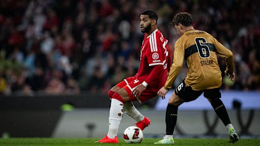 Ismael Saibari am Ball im Bundesliga-Eröffnungsspiel des FC Bayern gegen den VfB Stuttgart