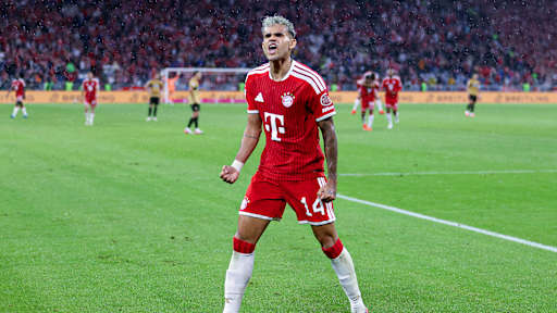 Luis Diaz jubelt nach dem 5:1 Bundesliga-Eröffnungsspiel FC Bayern gegen Stuttgart