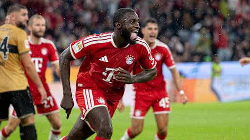 Dayot Upamecano jubelt nach dem 1:0 im Bundesliga-Eröffnungsspiel des FC Bayern gegen den VfB Stuttgart