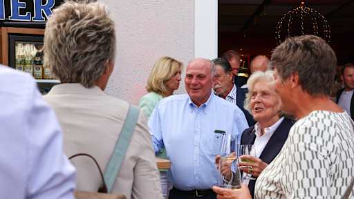 Uli Hoeneß lacht