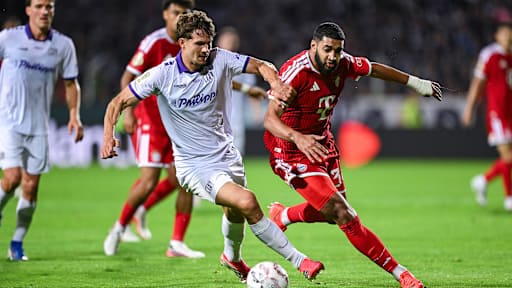 Ismael Saibari im Kampf um den Ball im Erstrundenspiel des FC Bayern im DFB-Pokal beim VfL Osnabrück