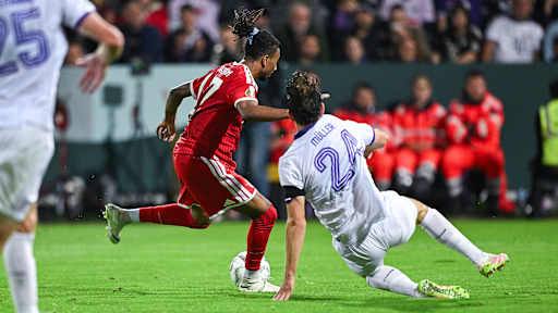 Michael Olise erzielt das 3:1 im Erstrundenspiel des FC Bayern im DFB-Pokal beim VfL Osnabrück