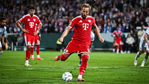 Hatty Kane schießt den Elfmeter zum 4:1 im Erstrundenspiel des FC Bayern im DFB-Pokal beim VfL Osnabrück