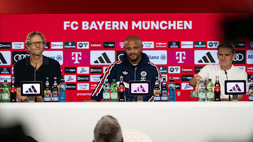 Pressetalk des FC Bayern vor Schalke-Spiel mit Dieter Nickles, Vincent Kompany und Christoph Freund