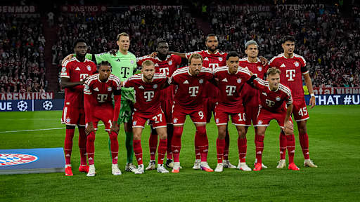 Mannschaftsfoto vor dem Heimspiels des FC Bayern in der Champions League gegen FK Bodø/Glimt