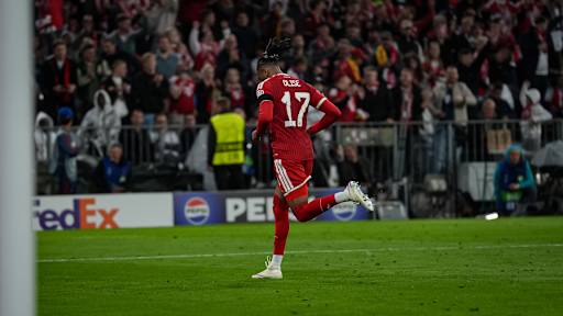 Michael Olise bejubelt seinen Treffer während des Heimspiels des FC Bayern in der Champions League gegen FK Bodø/Glimt