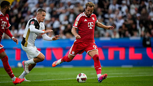 Harry Kane beim Abschluss während des Gastspiels des FC Bayern in der Bundesliga bei der SV Elversberg