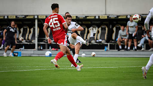 Maurice Krattenmacher trifft zum 1:1 während des Gastspiels des FC Bayern in der Bundesliga bei der SV Elversberg