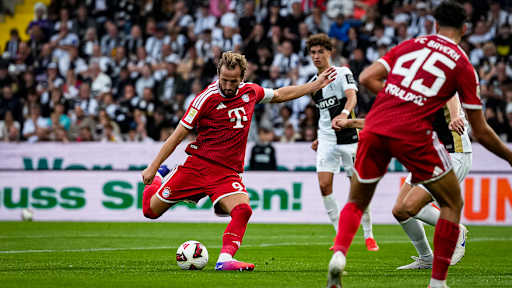 Harry Kane trifft zum 2:1 während des Gastspiels des FC Bayern in der Bundesliga bei der SV Elversberg