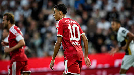 Jamal Musiala während des Gastspiels des FC Bayern in der Bundesliga bei der SV Elversberg