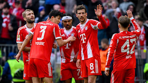 Spieler des FC Bayern bejubeln ein Tor im Spiel gegen Union Berlin.