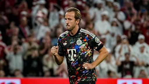 Harry Kane ballt die Faust während des Bundesligaspiels zwischen dem FC Bayern und Union Berlin