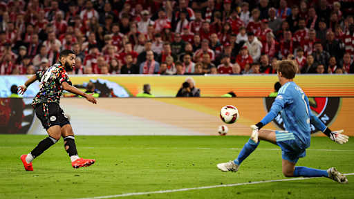 Ismael Saibari trifft während des Bundesligaspiels zwischen dem FC Bayern und Union Berlin