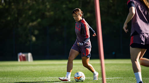 Momoko Tanikawa im Zuge des Abschlusstrainings der FC Bayern Frauen.