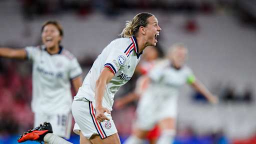 Klara Bühl bejubelt das Tor gegen Benfica.