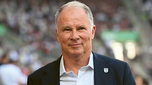 Der frühere Augsburg-Manager Stefan Reuter im Stadion