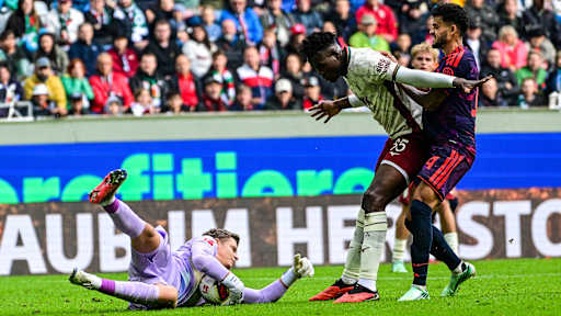 Luis Diaz und sein FC Bayern beißen sich gegen den FC Augsburg in Halbzeit eins die Zähne aus