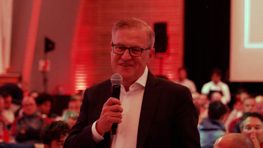 Jan-Christian Dreesen auf dem Bankett des FC Bayern in Stavanger